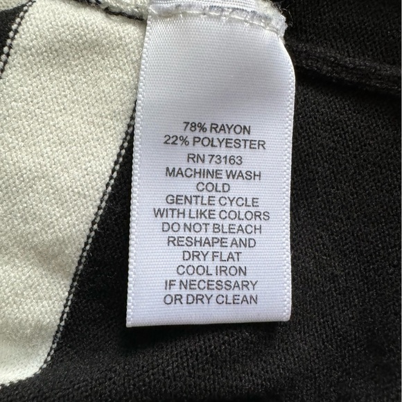 Cable & Gauge fine knit Striped V Neck Sweater w criss-cross neckline Sz S - Picture 4 of 8